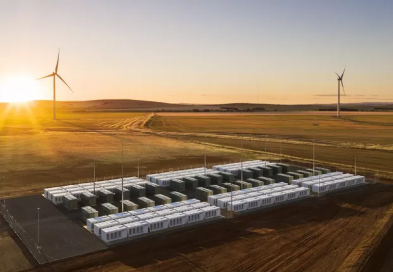 Tesla vai expandir a capacidade da maior bateria de lítio do mundo
