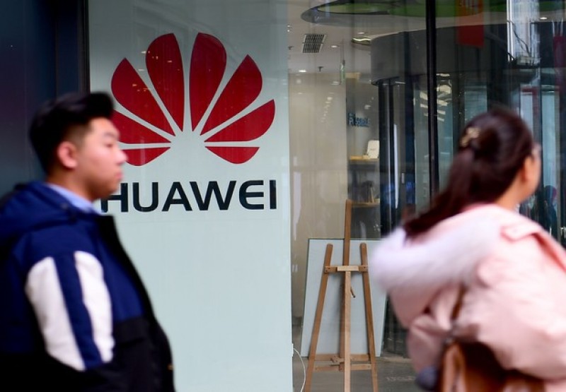 Ameaçada pela dependência do Android, Huawei lança seu próprio sistema operacional
