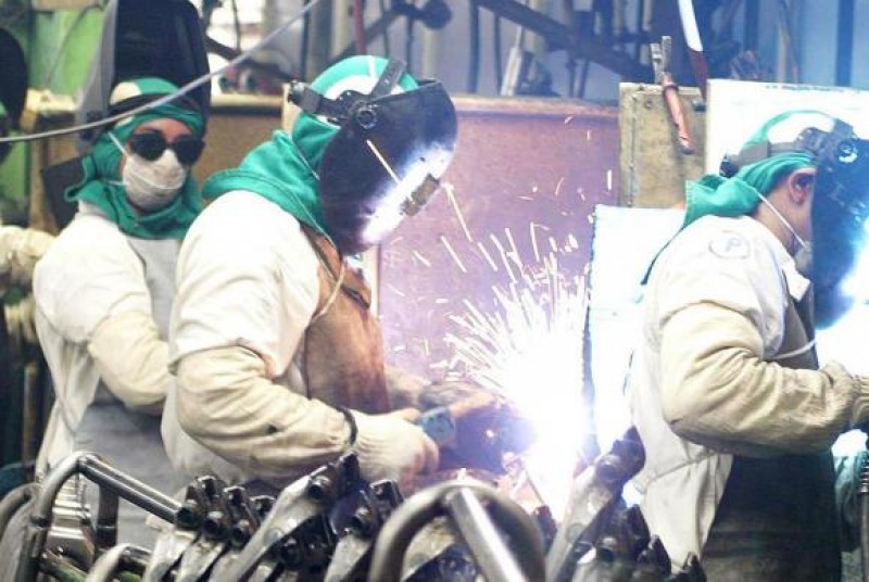 Produção industrial fecha maio com crescimento de 0,8%, diz IBGE