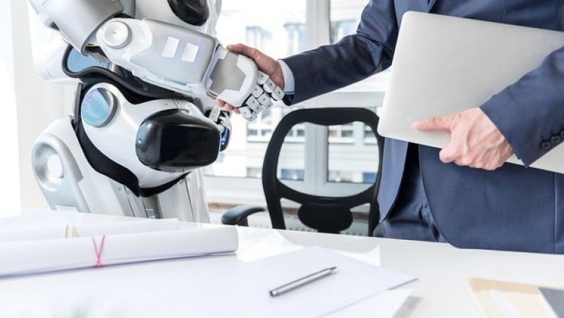 Inteligência artificial vai mudar 100% dos empregos na próxima década, diz CEO da IBM